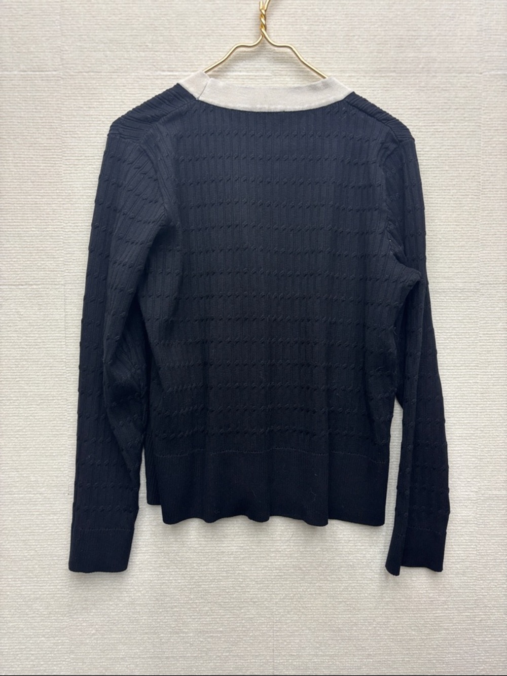 Adrianna Papell | XL Black and White Contrast V-Neck Cardigan Sweater - Picture 5 of 6